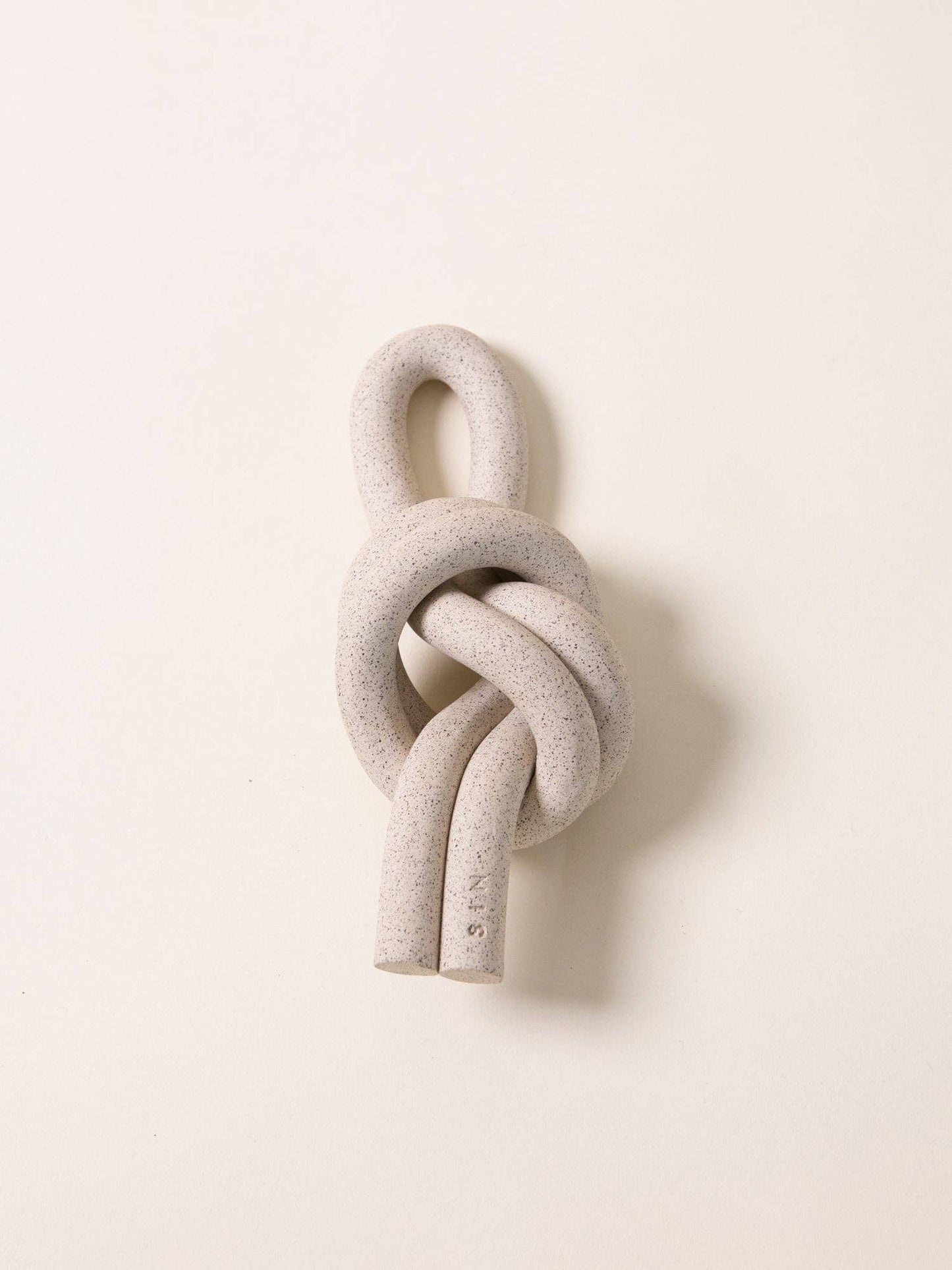 Overhand knot, Sand